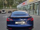 Tesla Model 3 2021 года за 12 490 000 тг. в Алматы – фото 4