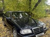Mercedes-Benz C 200 1996 года за 1 100 000 тг. в Караганда