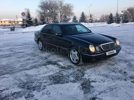 Mercedes-Benz E 280 2000 года за 5 000 000 тг. в Талдыкорган