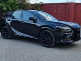 Lexus RX 500h 2023 года за 41 000 000 тг. в Актобе – фото 3