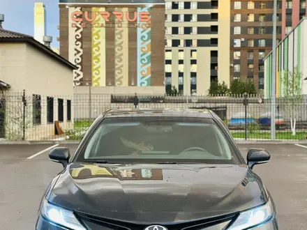 Toyota Camry 2021 года за 14 650 000 тг. в Астана – фото 2