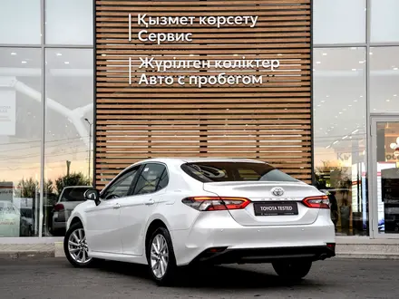 Toyota Camry 2023 года за 18 990 000 тг. в Тараз – фото 2