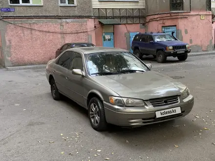 Toyota Camry 1997 года за 2 600 000 тг. в Алматы – фото 2