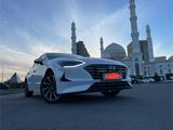 Hyundai Sonata 2021 года за 13 900 000 тг. в Астана