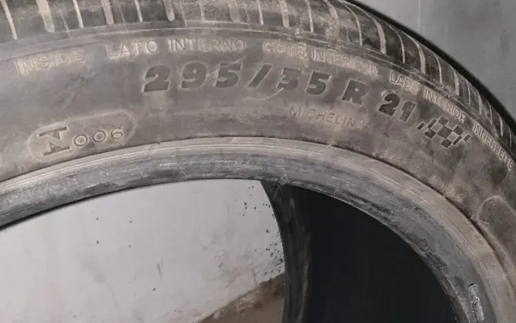 Резина 1 шт. — 295/35 R21 Michelin Latitude Sport за 15 000 тг. в Астана