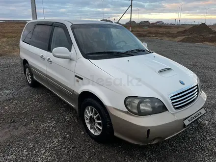 Kia Carnival 2003 года за 2 200 000 тг. в Рудный – фото 2