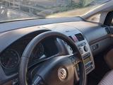 Volkswagen Touran 2008 года за 3 500 000 тг. в Уральск – фото 2
