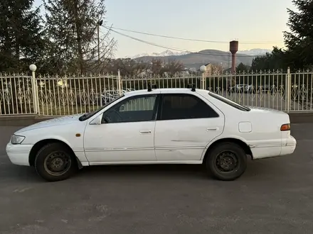 Toyota Camry 1997 года за 2 100 000 тг. в Алматы – фото 2