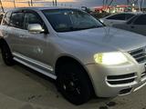 Volkswagen Touareg 2007 года за 5 000 000 тг. в Атырау – фото 5