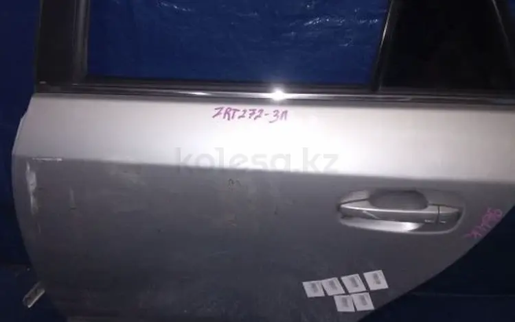 Дверь Toyota Avensis ZRT272 за 50 000 тг. в Караганда
