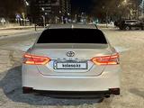 Toyota Camry 2021 года за 16 200 000 тг. в Павлодар – фото 2