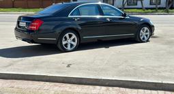 Mercedes-Benz S 500 2009 года за 9 800 000 тг. в Петропавловск – фото 2