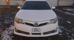 Toyota Camry 2014 года за 6 600 000 тг. в Атырау