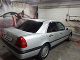 Mercedes-Benz C 180 1994 годаүшін1 350 000 тг. в Семей – фото 2