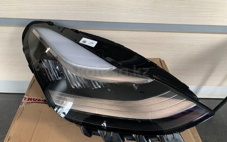 Фара передний tesla model 3 ORIGINAL за 400 000 тг. в Алматы