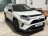 Toyota RAV4 2021 года за 17 500 000 тг. в Шымкент