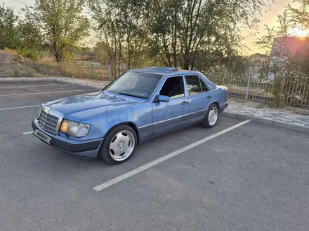 Mercedes-Benz E 230 1992 года за 2 150 000 тг. в Алматы – фото 2
