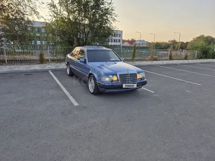 Mercedes-Benz E 230 1992 года за 2 150 000 тг. в Алматы