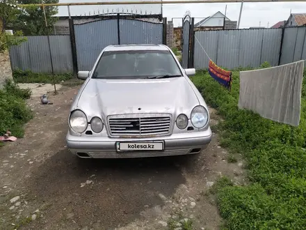 Mercedes-Benz E 320 1997 года за 2 400 000 тг. в Алматы – фото 7