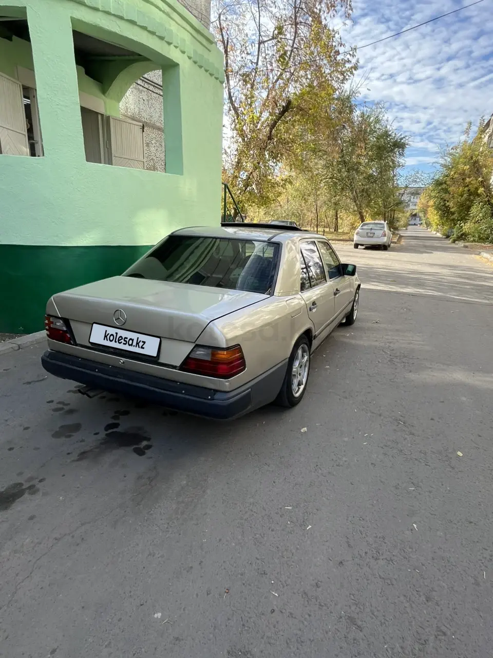 Mercedes-Benz E-Class, 1989