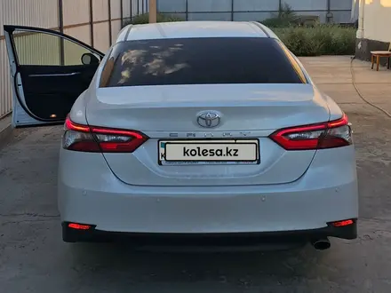 Toyota Camry 2023 года за 18 000 000 тг. в Кульсары – фото 4