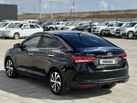 Hyundai Accent 2021 года за 7 490 000 тг. в Атырау – фото 3