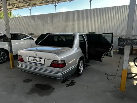 Mercedes-Benz E 220 1994 года за 2 800 000 тг. в Туркестан – фото 7