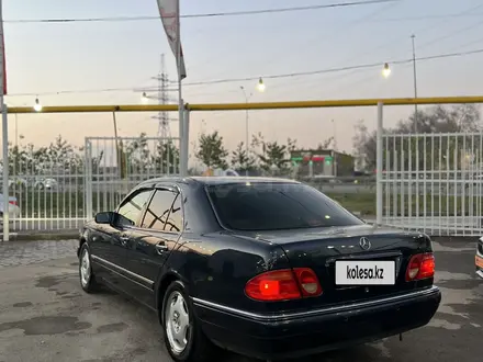 Mercedes-Benz E 240 1998 года за 3 490 000 тг. в Алматы – фото 5