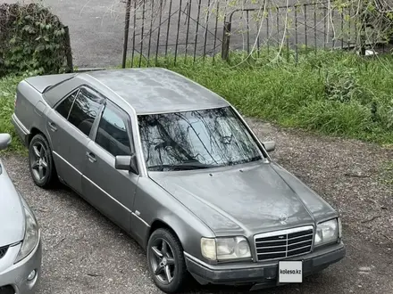 Mercedes-Benz E 320 1993 года за 1 600 000 тг. в Алматы