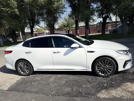 Kia K5 2018 года за 8 800 000 тг. в Алматы – фото 13