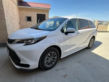 Toyota Sienna 2022 года за 29 000 000 тг. в Актау