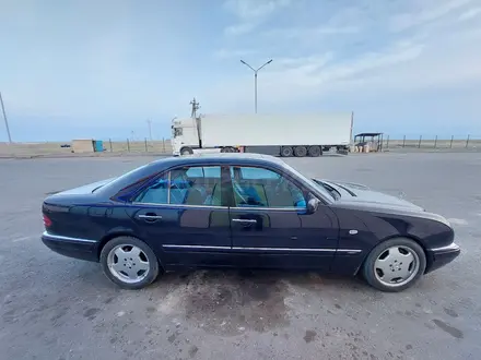 Mercedes-Benz E 430 1998 года за 3 100 000 тг. в Аральск – фото 4