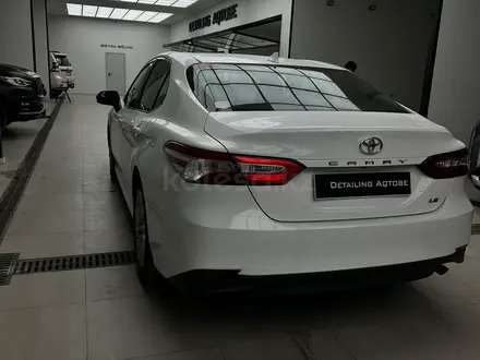 Toyota Camry 2019 года за 8 700 000 тг. в Актобе