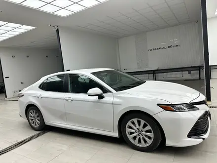 Toyota Camry 2019 года за 8 700 000 тг. в Актобе – фото 5