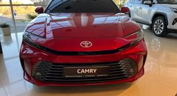 Toyota Camry Luxe 2025 года за 24 690 000 тг. в Караганда – фото 2