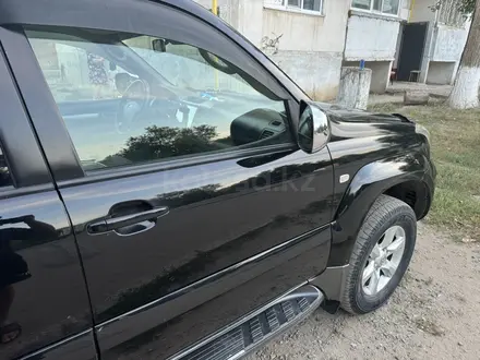 Toyota Land Cruiser Prado 2005 года за 10 000 000 тг. в Актобе – фото 10