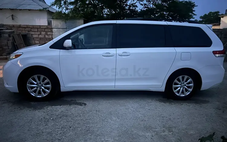 Toyota Sienna 2014 года за 13 000 000 тг. в Актау