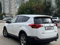 Toyota RAV4 2015 годаfor11 000 000 тг. в Актобе – фото 3