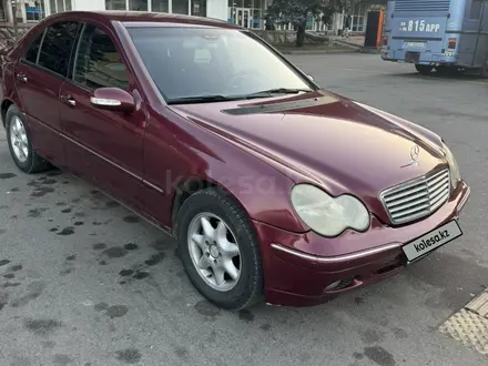 Mercedes-Benz C 200 2001 года за 3 200 000 тг. в Алматы – фото 2