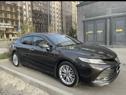 Toyota Camry 2019 года за 14 500 000 тг. в Алматы – фото 2