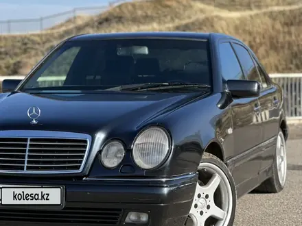 Mercedes-Benz E 320 1998 года за 2 500 000 тг. в Алматы – фото 2