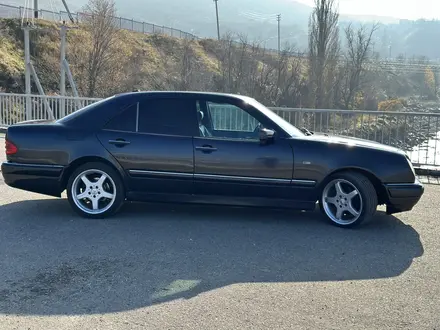 Mercedes-Benz E 320 1998 года за 2 500 000 тг. в Алматы – фото 3