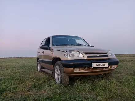 Chevrolet Niva 2004 года за 1 500 000 тг. в Атырау – фото 2