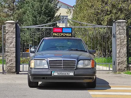 Mercedes-Benz E 200 1993 года за 2 350 000 тг. в Алматы