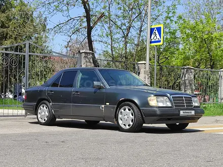 Mercedes-Benz E 200 1993 года за 2 350 000 тг. в Алматы – фото 3