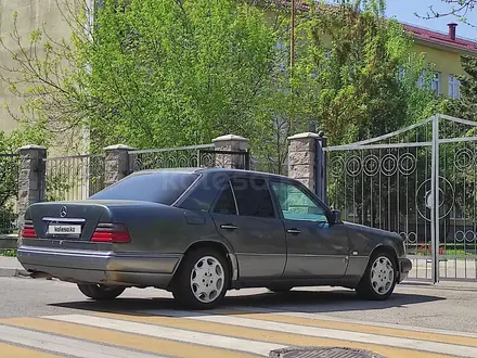 Mercedes-Benz E 200 1993 года за 2 350 000 тг. в Алматы – фото 6