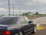 Mercedes-Benz E 230 1995 года за 2 000 000 тг. в Караганда – фото 4