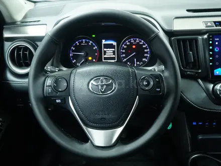 Toyota RAV4 2018 года за 11 900 000 тг. в Алматы – фото 13