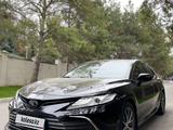 Toyota Camry 2021 года за 18 700 000 тг. в Алматы – фото 3