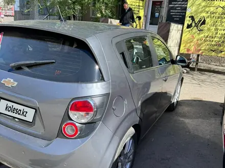 Chevrolet Aveo 2014 года за 3 500 000 тг. в Караганда – фото 2